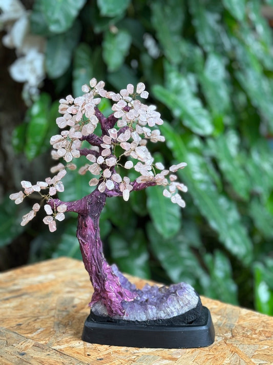 Árbol de cuarzo rosa, con base de amatista