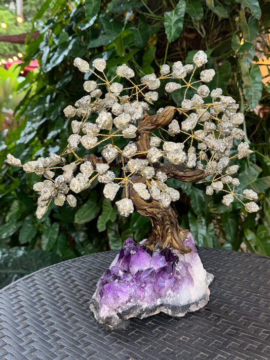 Árbol de pirita gigante con base de amatista drusada
